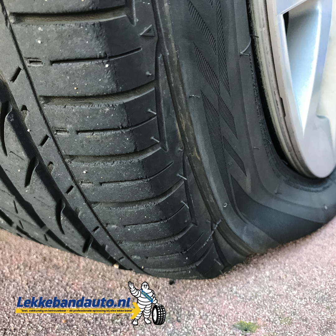 Lekke band auto Leiden